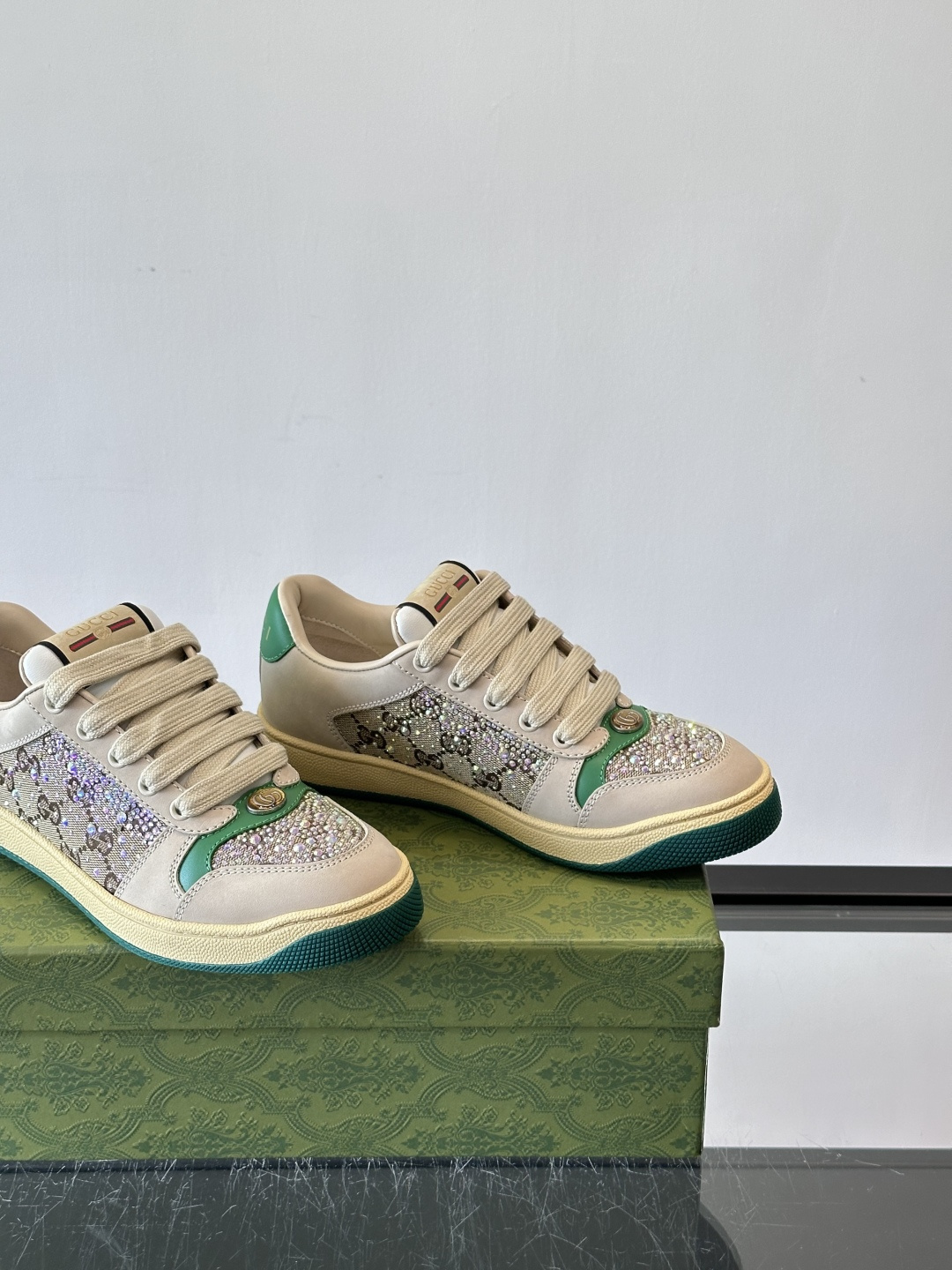 Gucci脏脏鞋+Gucci Screener系列安可拉水晶脏脏鞋，限定款，牛皮革鞋面+满天星水晶，节日