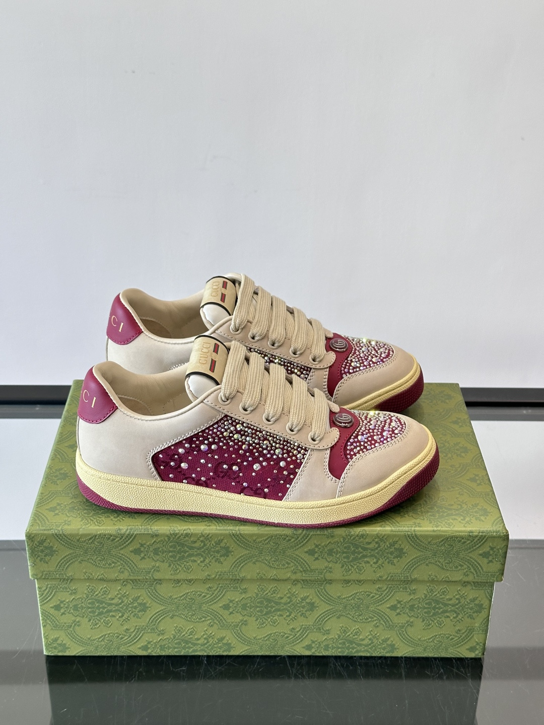 Gucci脏脏鞋+Gucci Screener系列安可拉水晶脏脏鞋，限定款，牛皮革鞋面+满天星水晶，节日