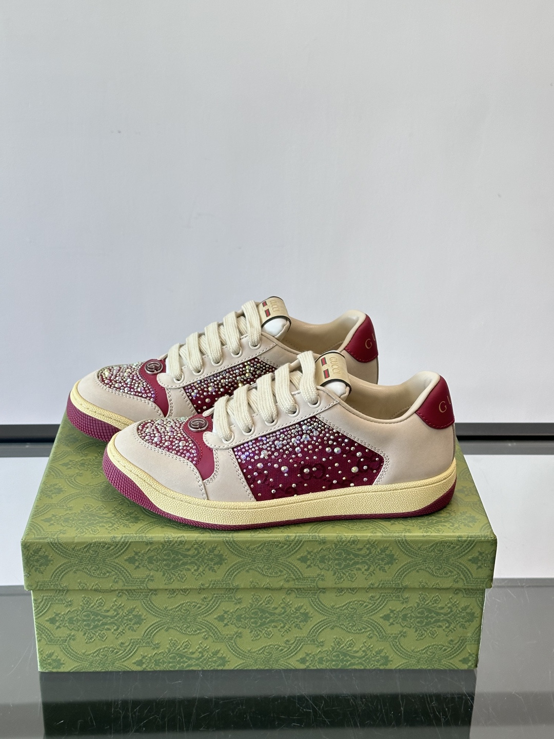 Gucci脏脏鞋+Gucci Screener系列安可拉水晶脏脏鞋，限定款，牛皮革鞋面+满天星水晶，节日