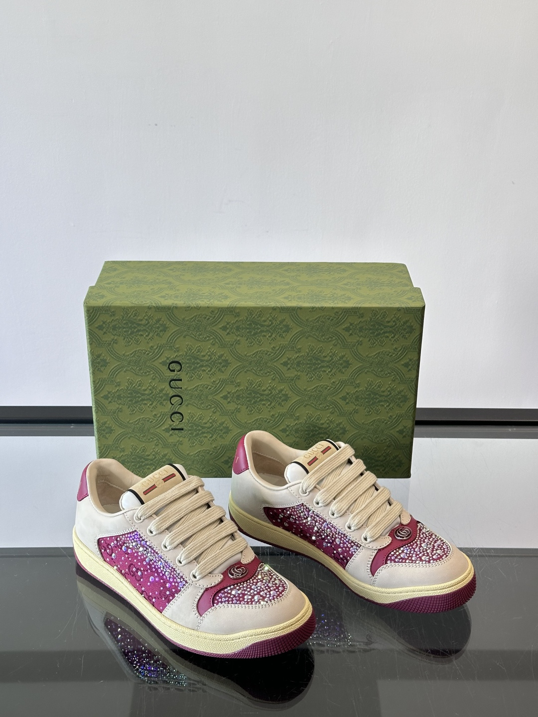 Gucci脏脏鞋+Gucci Screener系列安可拉水晶脏脏鞋，限定款，牛皮革鞋面+满天星水晶，节日