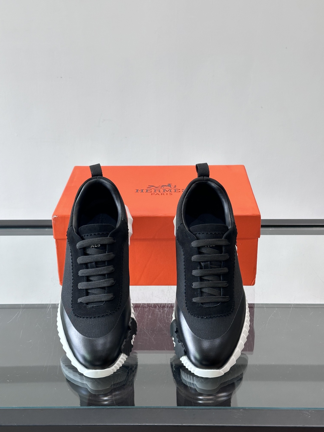 爱马仕Bouncing休闲运动鞋爱马仕Bouncing系列休闲运动鞋，2025新款，拼色设计超有层次感！