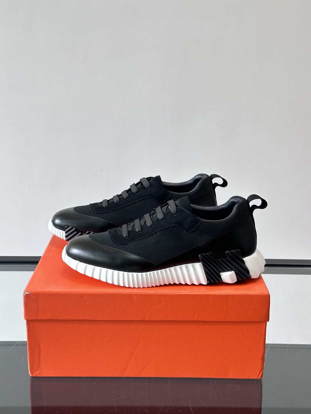 爱马仕Bouncing休闲运动鞋爱马仕Bouncing系列休闲运动鞋，2025新款，拼色设计超有层次感！