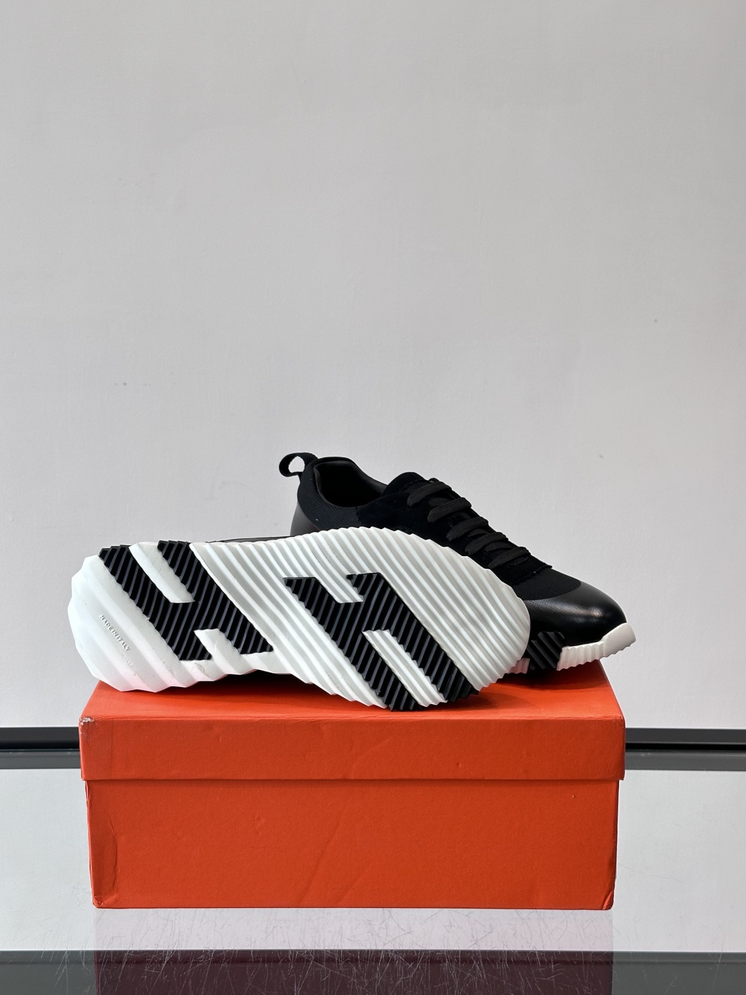 爱马仕Bouncing休闲运动鞋爱马仕Bouncing系列休闲运动鞋，2025新款，拼色设计超有层次感！