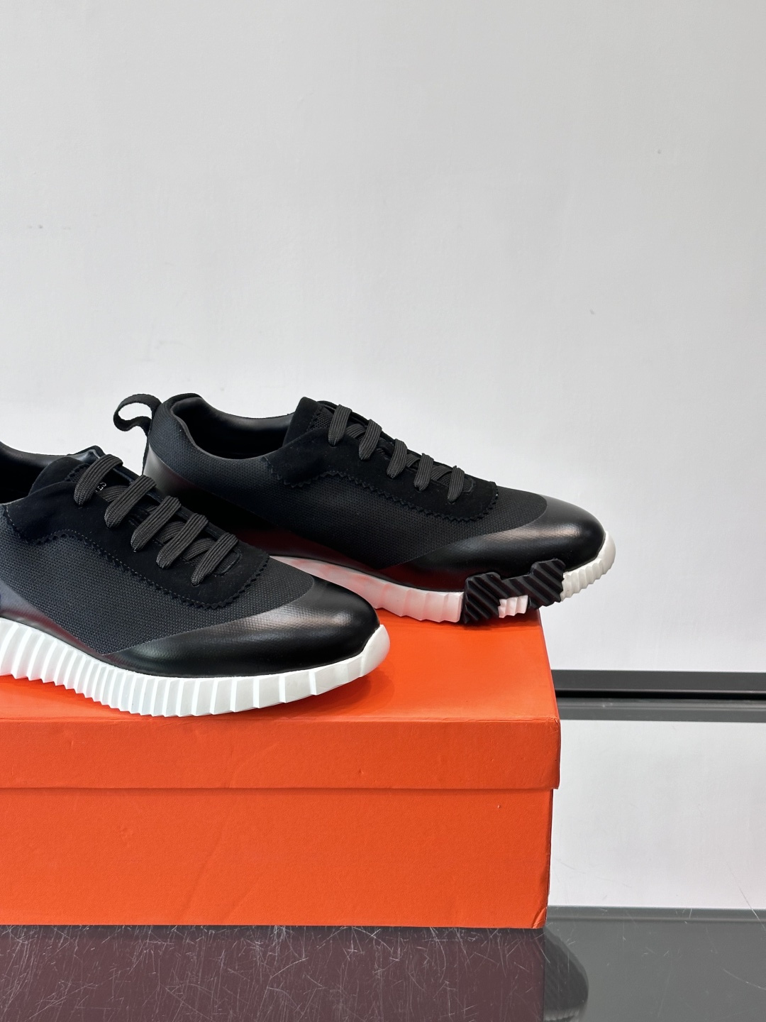 爱马仕Bouncing休闲运动鞋爱马仕Bouncing系列休闲运动鞋，2025新款，拼色设计超有层次感！