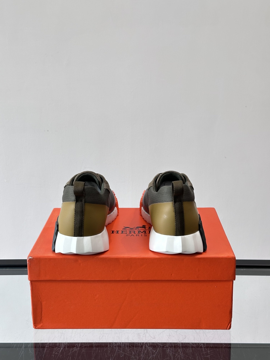 爱马仕Bouncing休闲运动鞋爱马仕Bouncing系列休闲运动鞋，2025新款，拼色设计超有层次感！