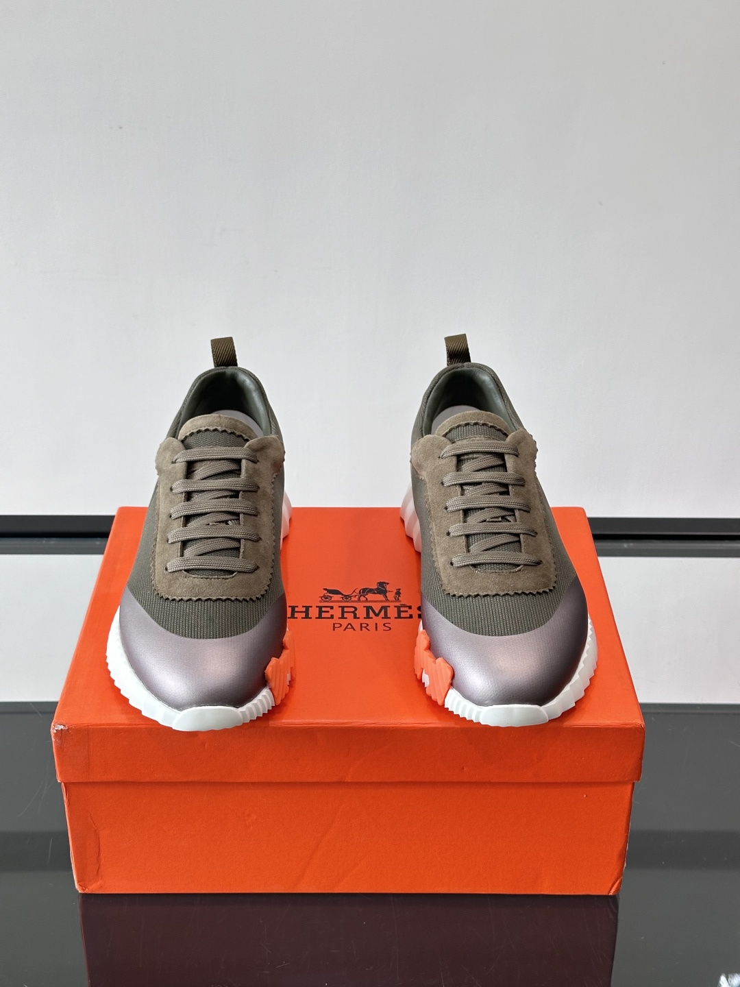 爱马仕Bouncing休闲运动鞋爱马仕Bouncing系列休闲运动鞋，2025新款，拼色设计超有层次感！