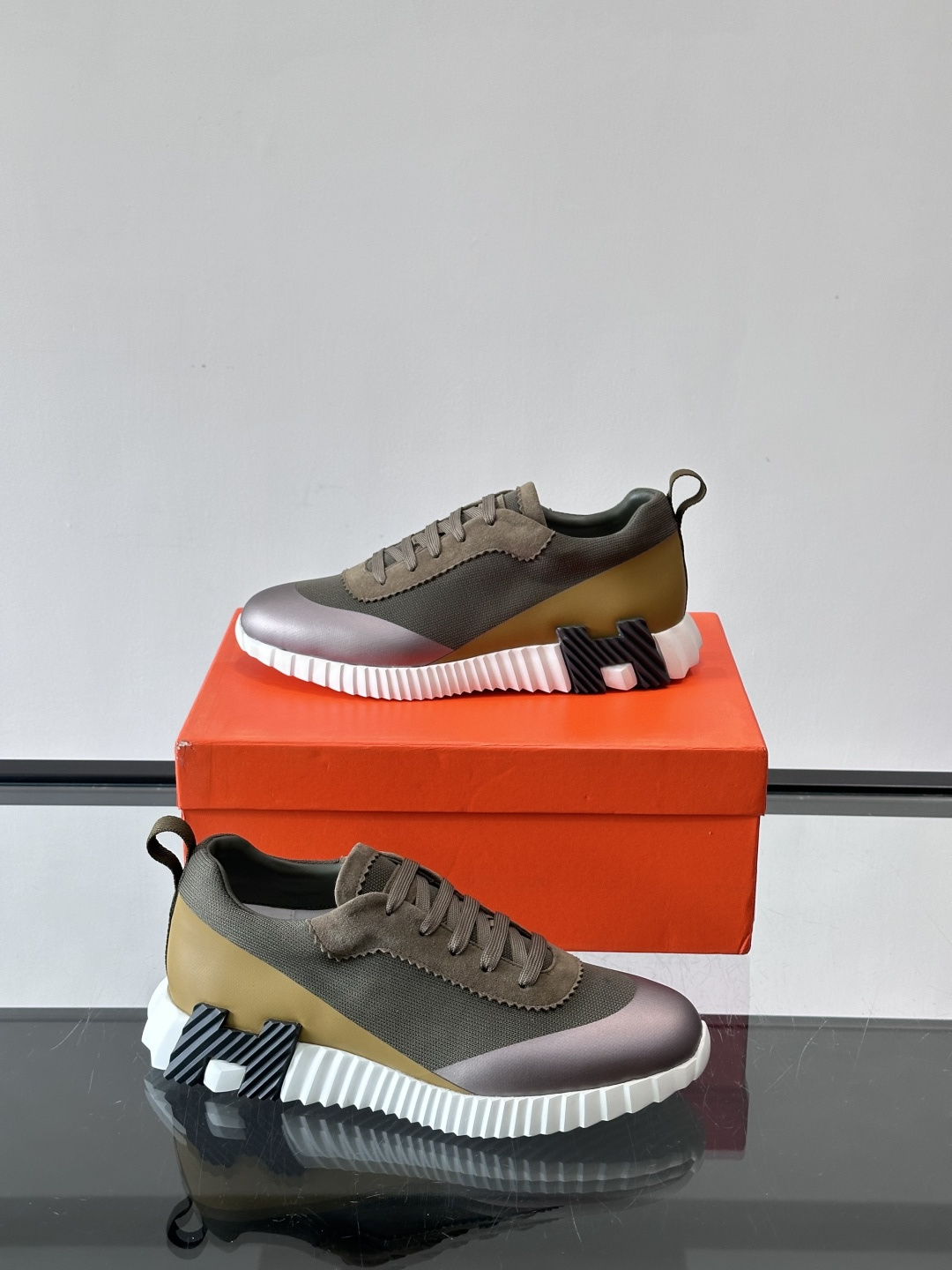 爱马仕Bouncing休闲运动鞋爱马仕Bouncing系列休闲运动鞋，2025新款，拼色设计超有层次感！