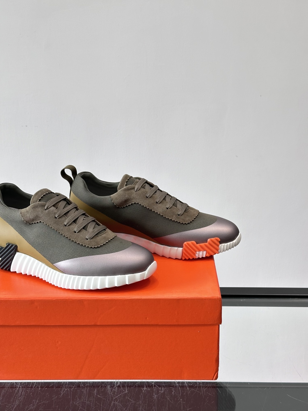 爱马仕Bouncing休闲运动鞋爱马仕Bouncing系列休闲运动鞋，2025新款，拼色设计超有层次感！