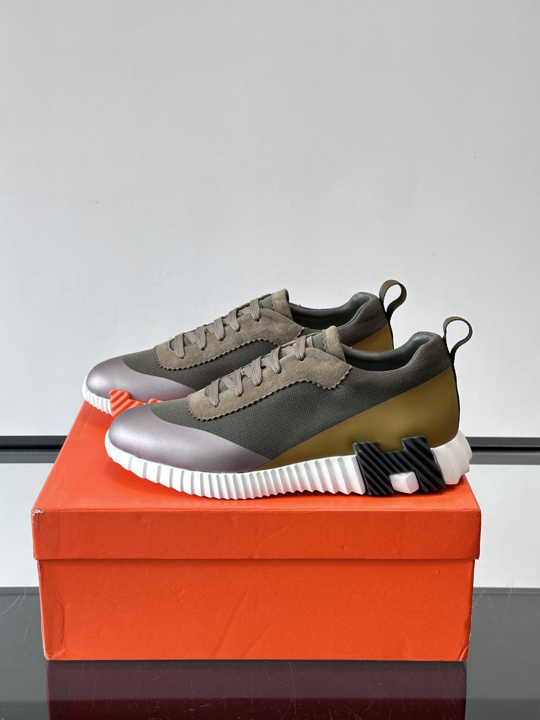 爱马仕Bouncing休闲运动鞋爱马仕Bouncing系列休闲运动鞋，2025新款，拼色设计超有层次感！