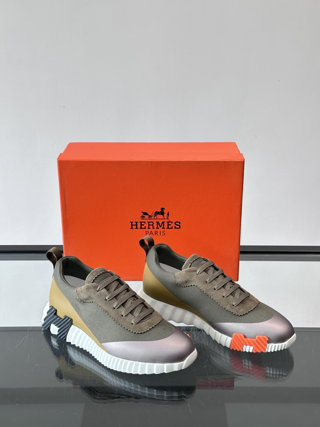 爱马仕Bouncing休闲运动鞋爱马仕Bouncing系列休闲运动鞋，2025新款，拼色设计超有层次感！