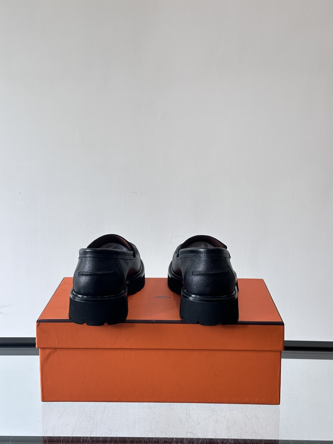 爱马仕Hermes皮鞋👞。2025高级感商务穿搭必备的男鞋~~进口原版牛皮，水染头层牛里，进口橡胶大底！