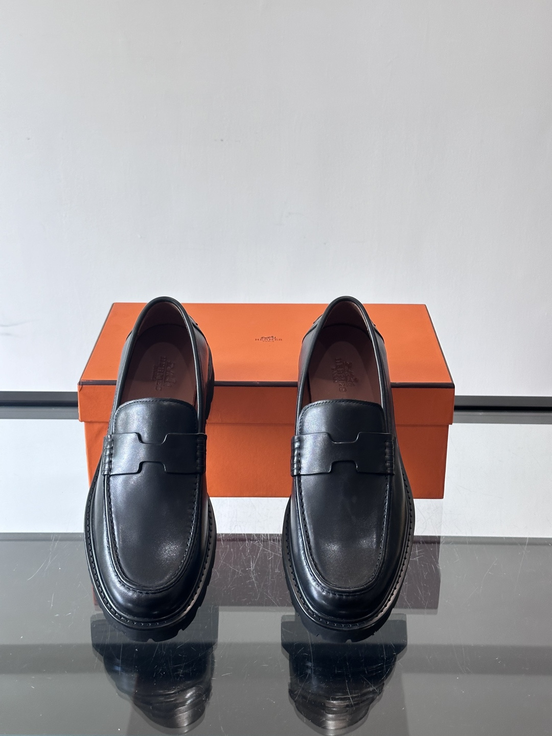 爱马仕Hermes皮鞋👞。2025高级感商务穿搭必备的男鞋~~进口原版牛皮，水染头层牛里，进口橡胶大底！