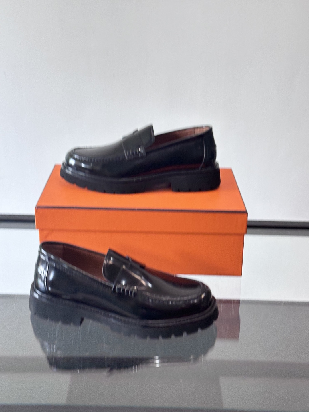 爱马仕Hermes皮鞋👞。2025高级感商务穿搭必备的男鞋~~进口原版牛皮，水染头层牛里，进口橡胶大底！