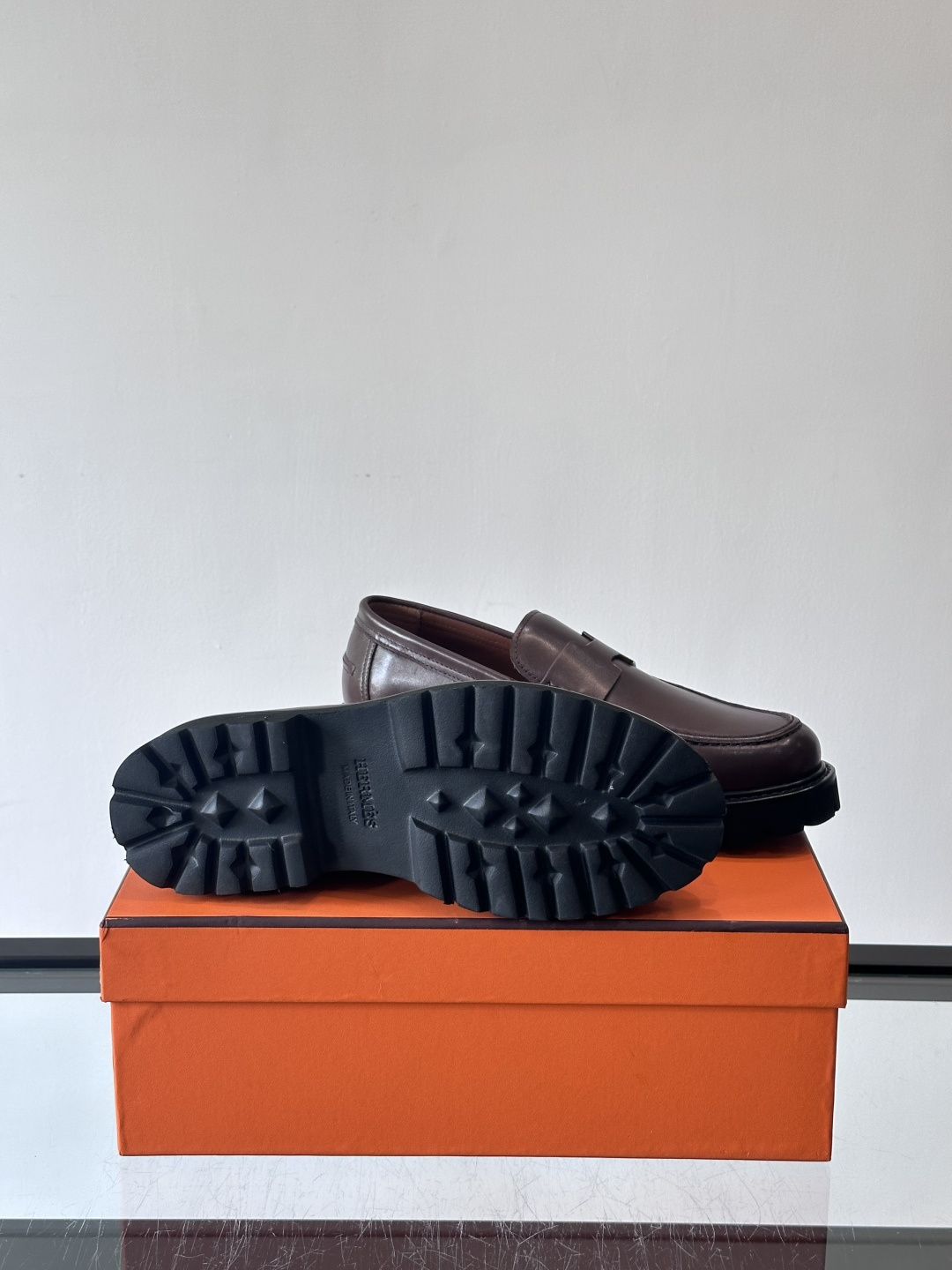 爱马仕Hermes皮鞋👞。2025高级感商务穿搭必备的男鞋~~进口原版牛皮，水染头层牛里，进口橡胶大底！