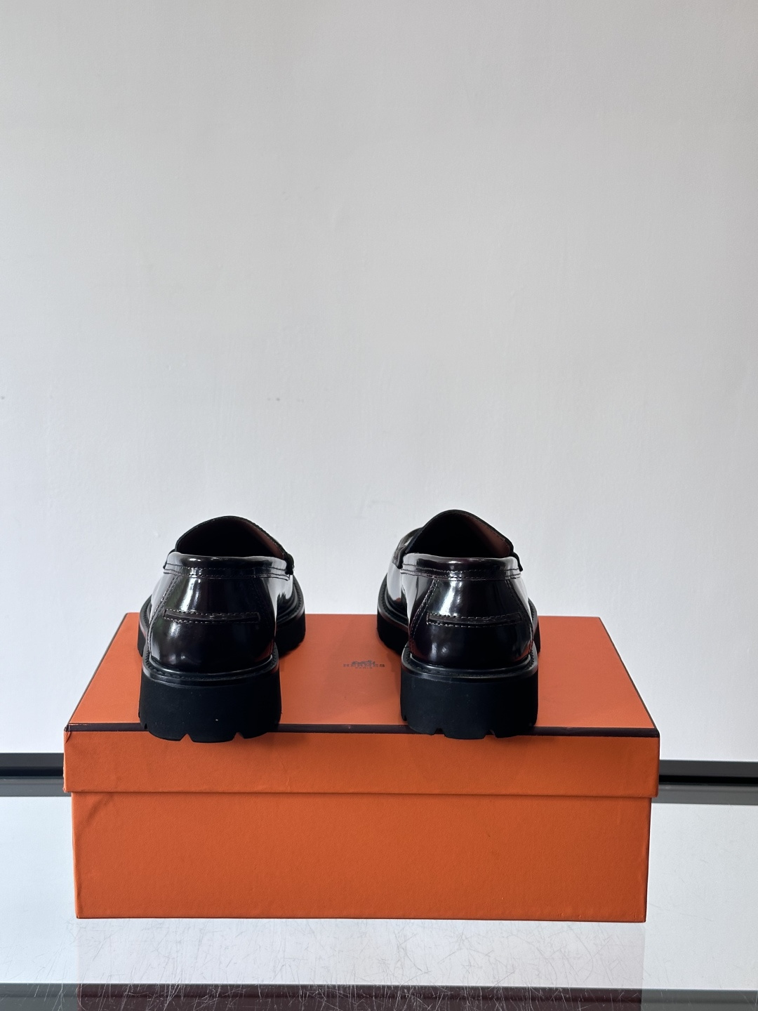 爱马仕Hermes皮鞋👞。2025高级感商务穿搭必备的男鞋~~进口原版牛皮，水染头层牛里，进口橡胶大底！