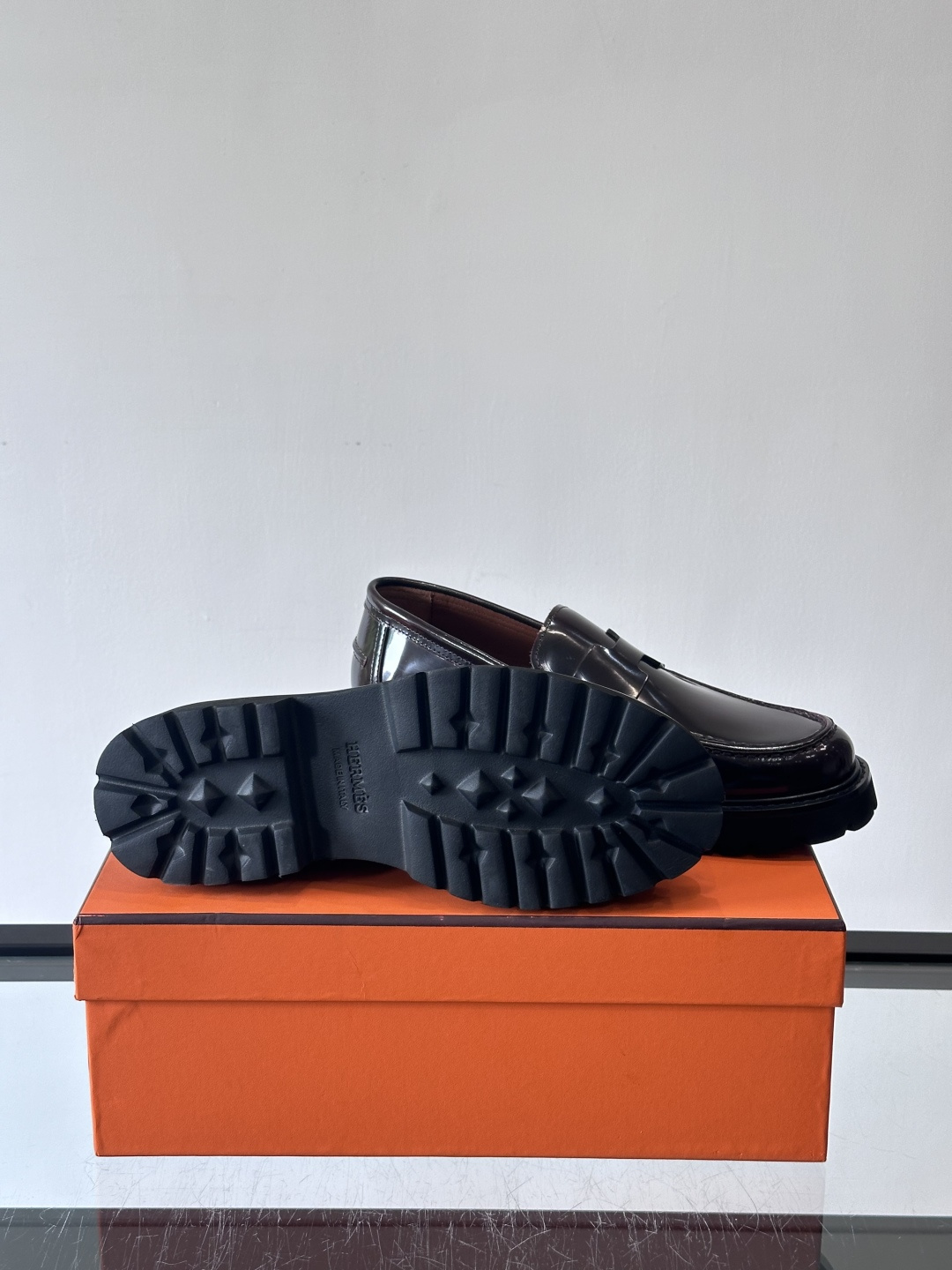 爱马仕Hermes皮鞋👞。2025高级感商务穿搭必备的男鞋~~进口原版牛皮，水染头层牛里，进口橡胶大底！