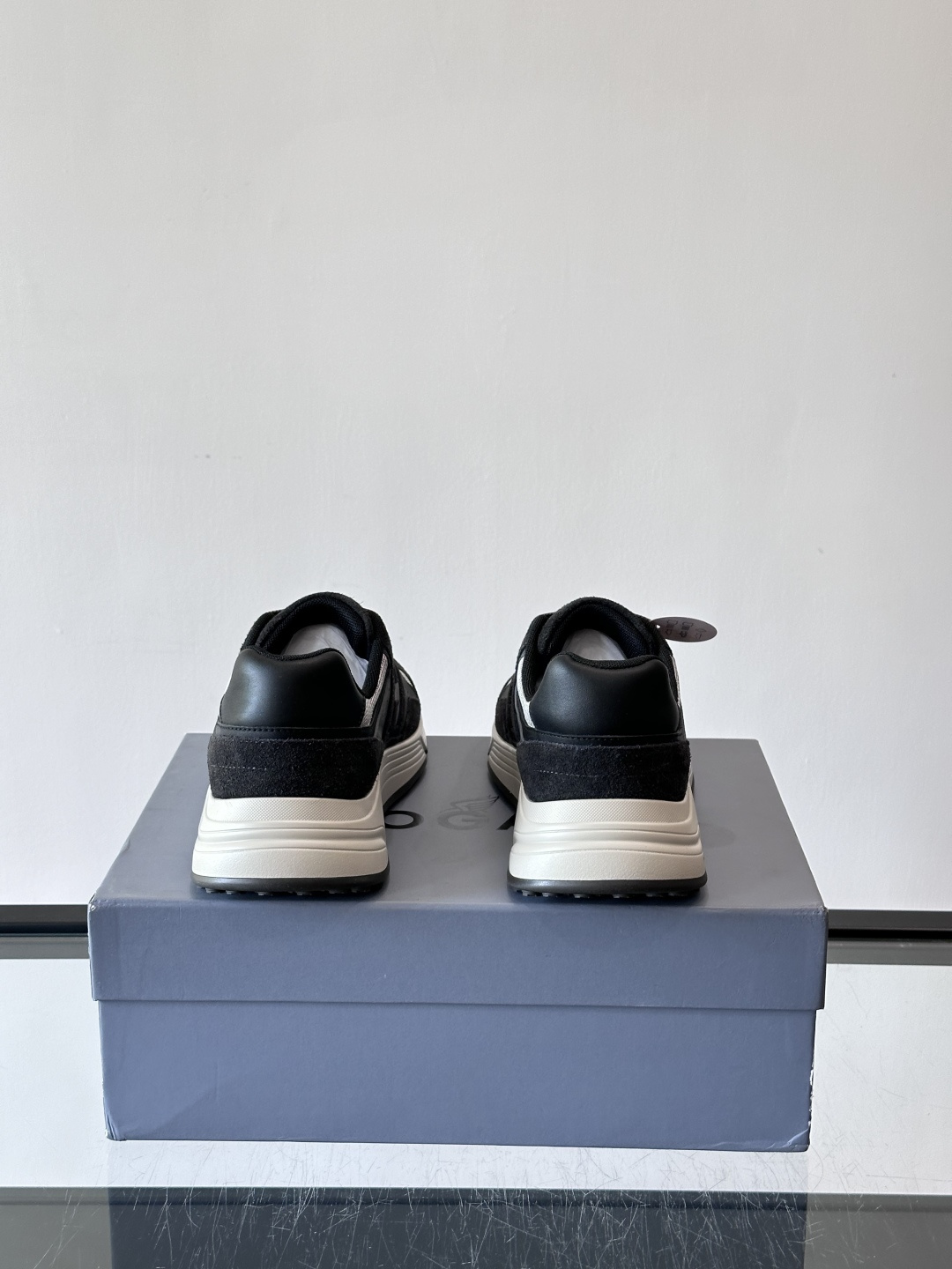 HOGAN云朵系列运动鞋，多色拼接。麂皮+织物材质，舒适又透气！厚底设计，缓震效果超棒，长时间走路也不累