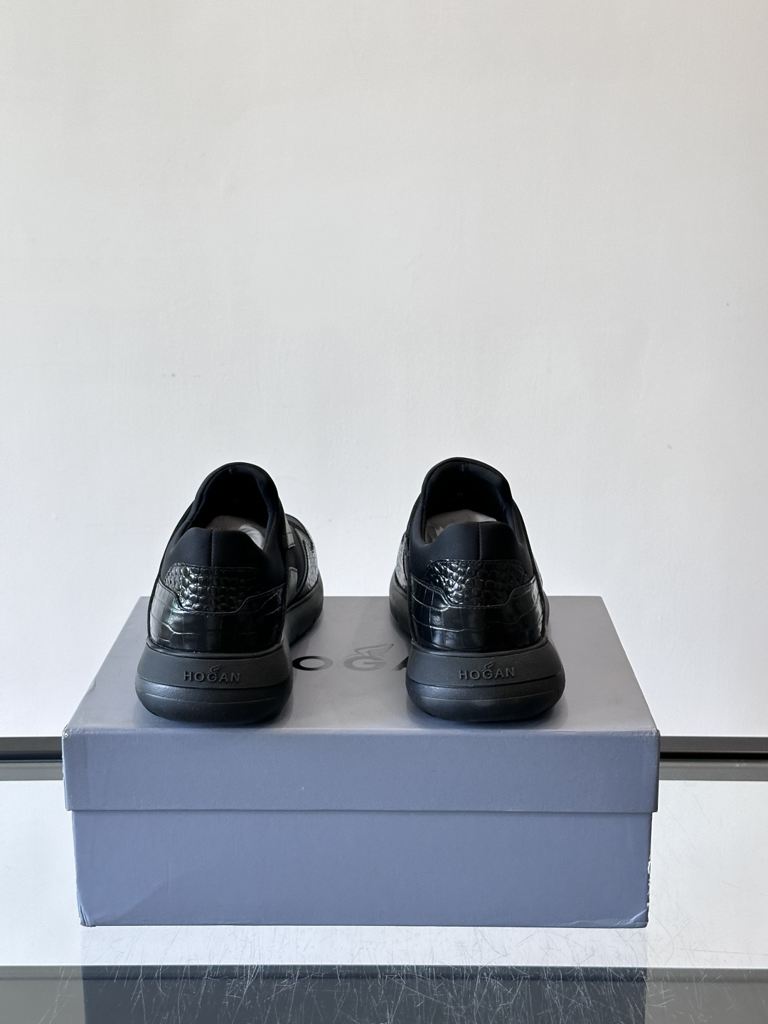 Hogan 男士运动鞋，意大利制造，多色拼接设计，织物+牛皮+橡胶鞋底，轻便透气又耐穿。一脚蹬+记忆棉鞋