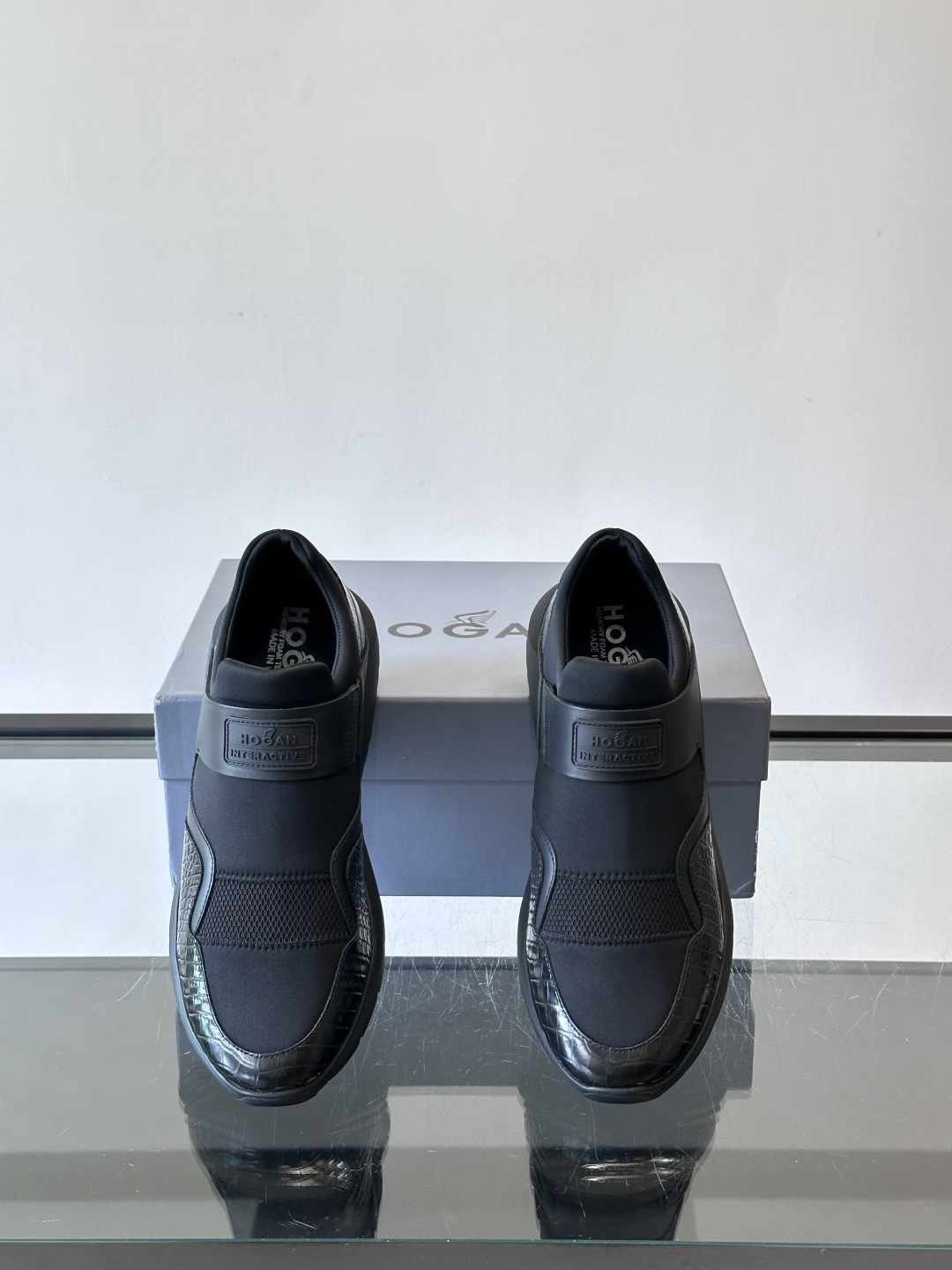 Hogan 男士运动鞋，意大利制造，多色拼接设计，织物+牛皮+橡胶鞋底，轻便透气又耐穿。一脚蹬+记忆棉鞋