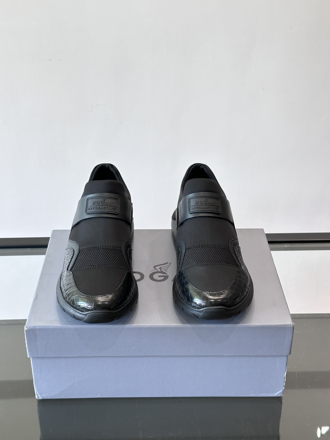 Hogan 男士运动鞋，意大利制造，多色拼接设计，织物+牛皮+橡胶鞋底，轻便透气又耐穿。一脚蹬+记忆棉鞋