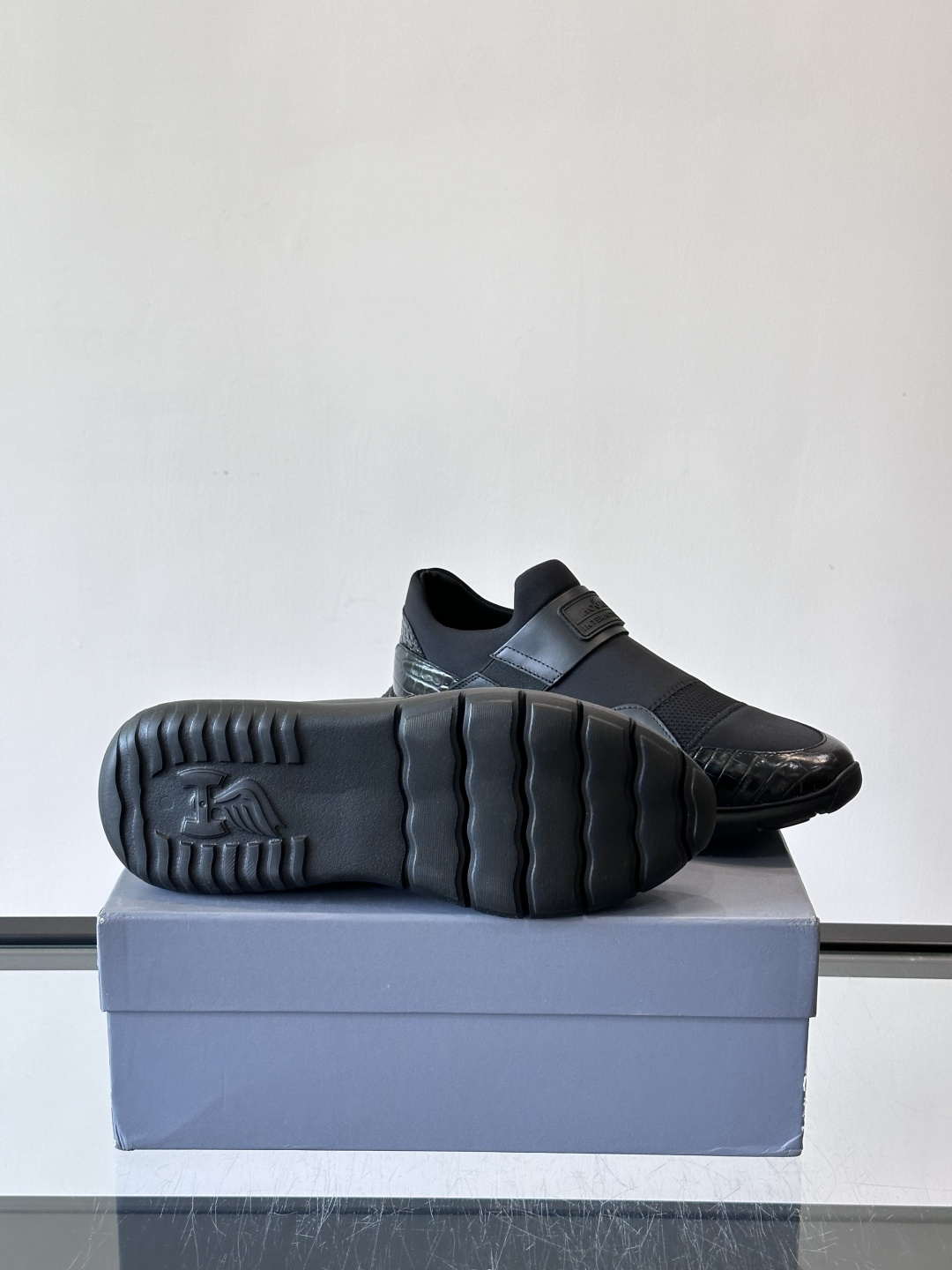 Hogan 男士运动鞋，意大利制造，多色拼接设计，织物+牛皮+橡胶鞋底，轻便透气又耐穿。一脚蹬+记忆棉鞋