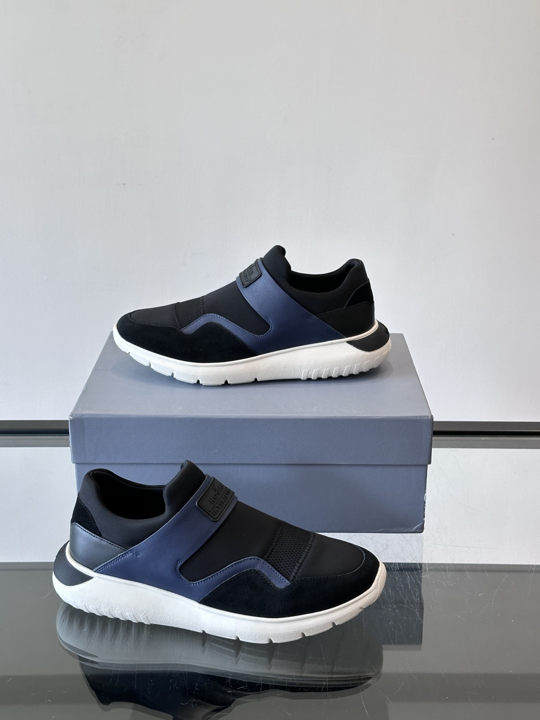 Hogan 男士运动鞋，意大利制造，多色拼接设计，织物+牛皮+橡胶鞋底，轻便透气又耐穿。一脚蹬+记忆棉鞋