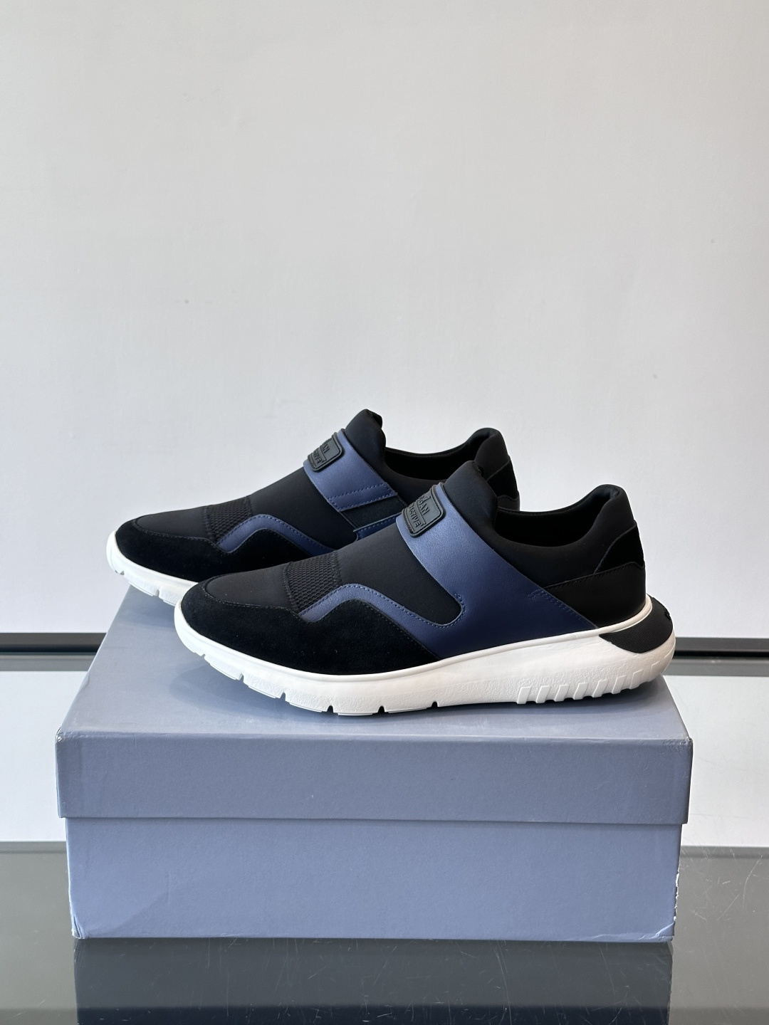 Hogan 男士运动鞋，意大利制造，多色拼接设计，织物+牛皮+橡胶鞋底，轻便透气又耐穿。一脚蹬+记忆棉鞋