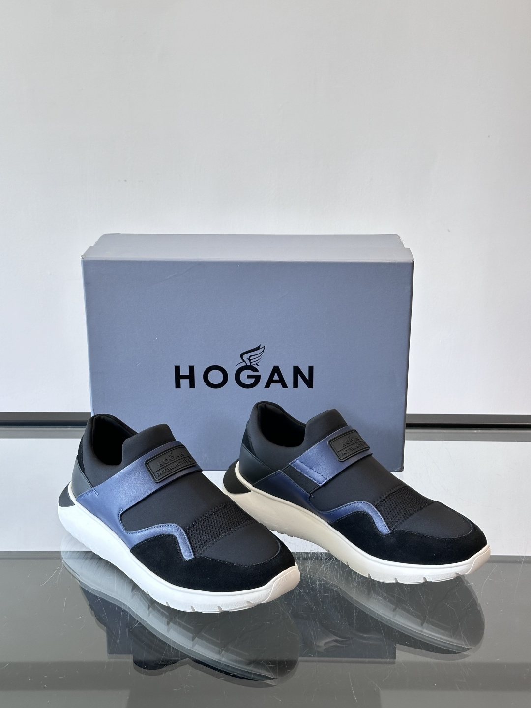 Hogan 男士运动鞋，意大利制造，多色拼接设计，织物+牛皮+橡胶鞋底，轻便透气又耐穿。一脚蹬+记忆棉鞋