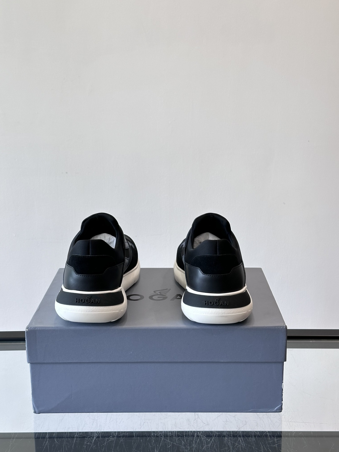 Hogan 男士运动鞋，意大利制造，多色拼接设计，织物+牛皮+橡胶鞋底，轻便透气又耐穿。一脚蹬+记忆棉鞋