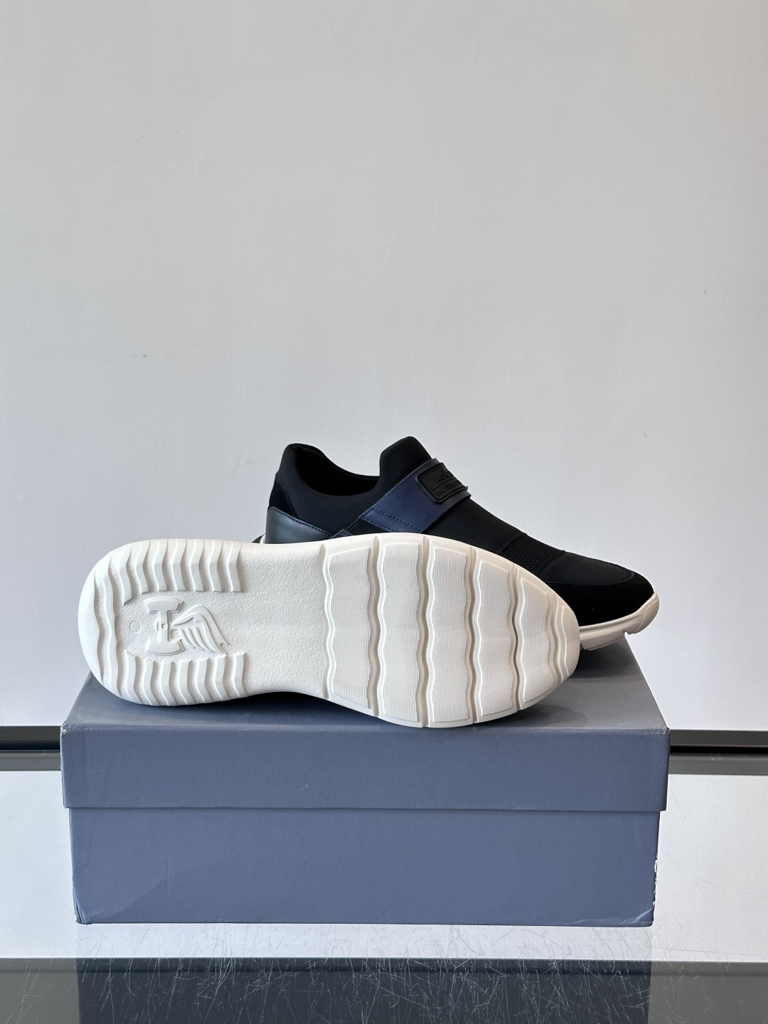 Hogan 男士运动鞋，意大利制造，多色拼接设计，织物+牛皮+橡胶鞋底，轻便透气又耐穿。一脚蹬+记忆棉鞋