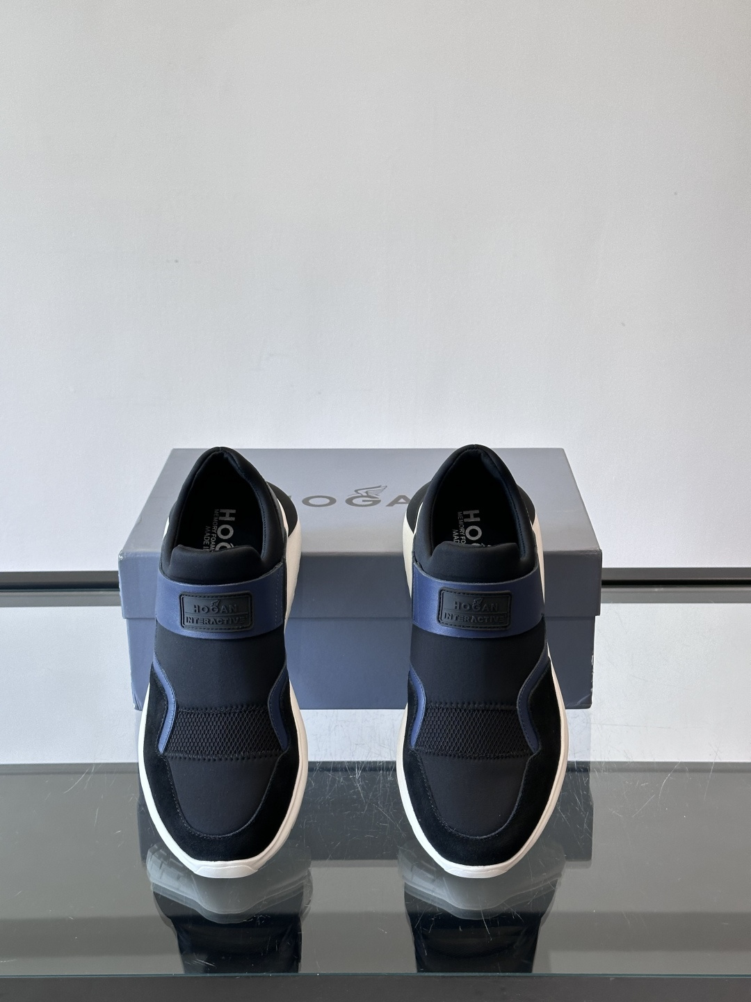 Hogan 男士运动鞋，意大利制造，多色拼接设计，织物+牛皮+橡胶鞋底，轻便透气又耐穿。一脚蹬+记忆棉鞋