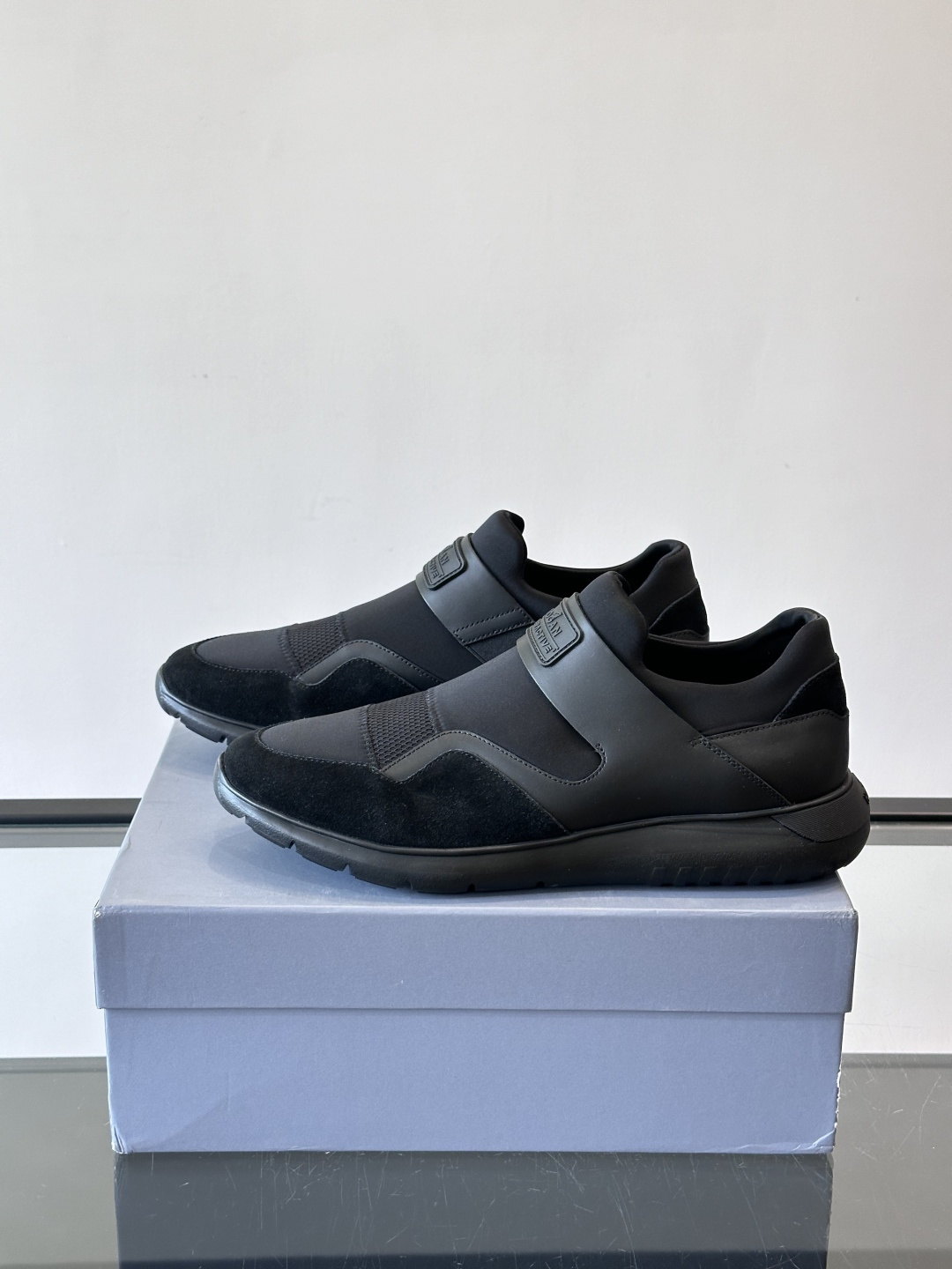 Hogan 男士运动鞋，意大利制造，多色拼接设计，织物+牛皮+橡胶鞋底，轻便透气又耐穿。一脚蹬+记忆棉鞋