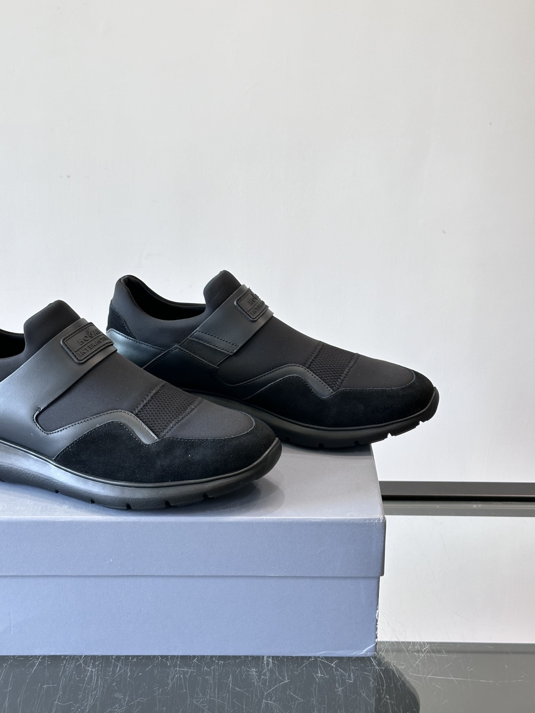 Hogan 男士运动鞋，意大利制造，多色拼接设计，织物+牛皮+橡胶鞋底，轻便透气又耐穿。一脚蹬+记忆棉鞋