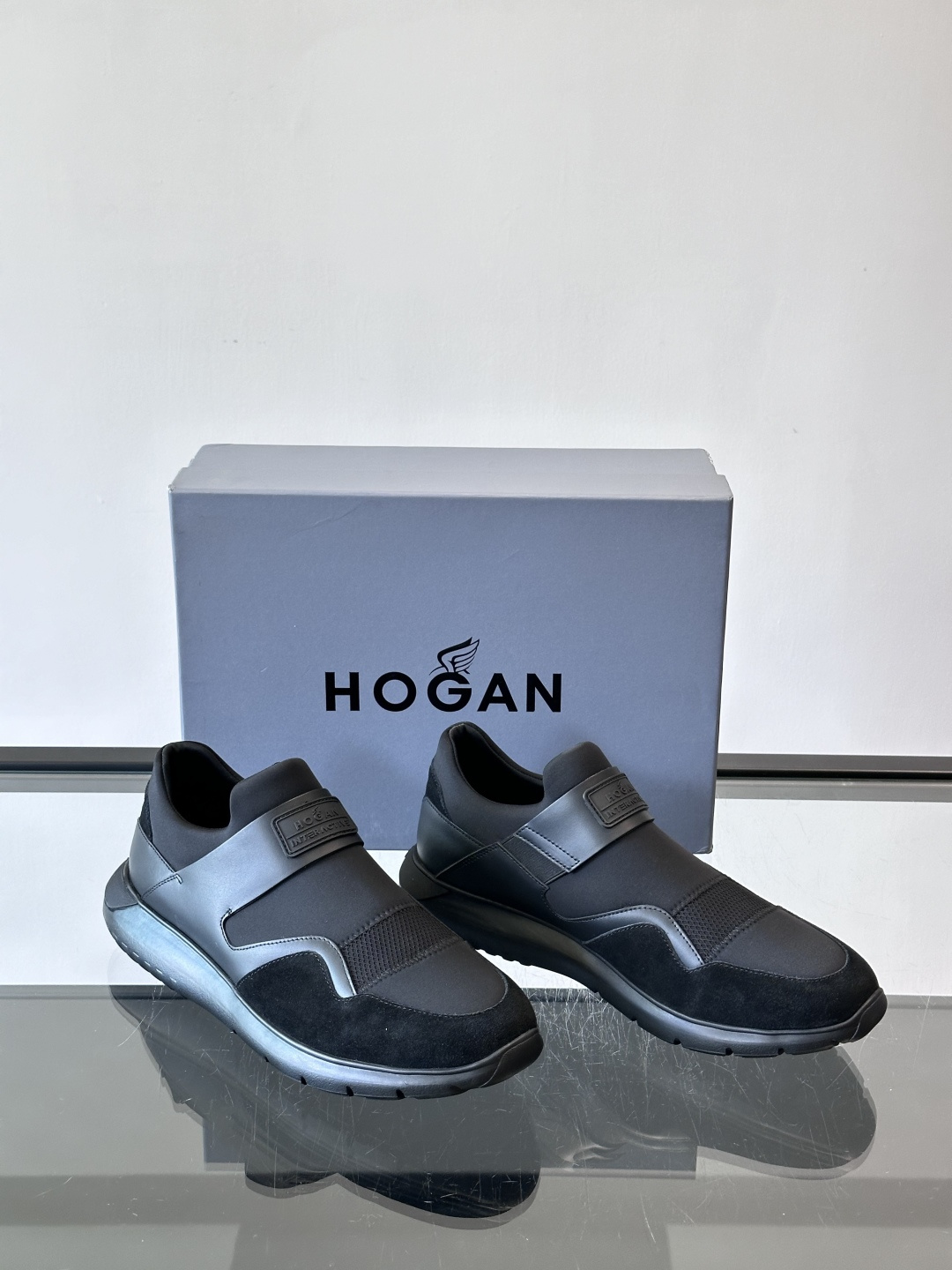 Hogan 男士运动鞋，意大利制造，多色拼接设计，织物+牛皮+橡胶鞋底，轻便透气又耐穿。一脚蹬+记忆棉鞋