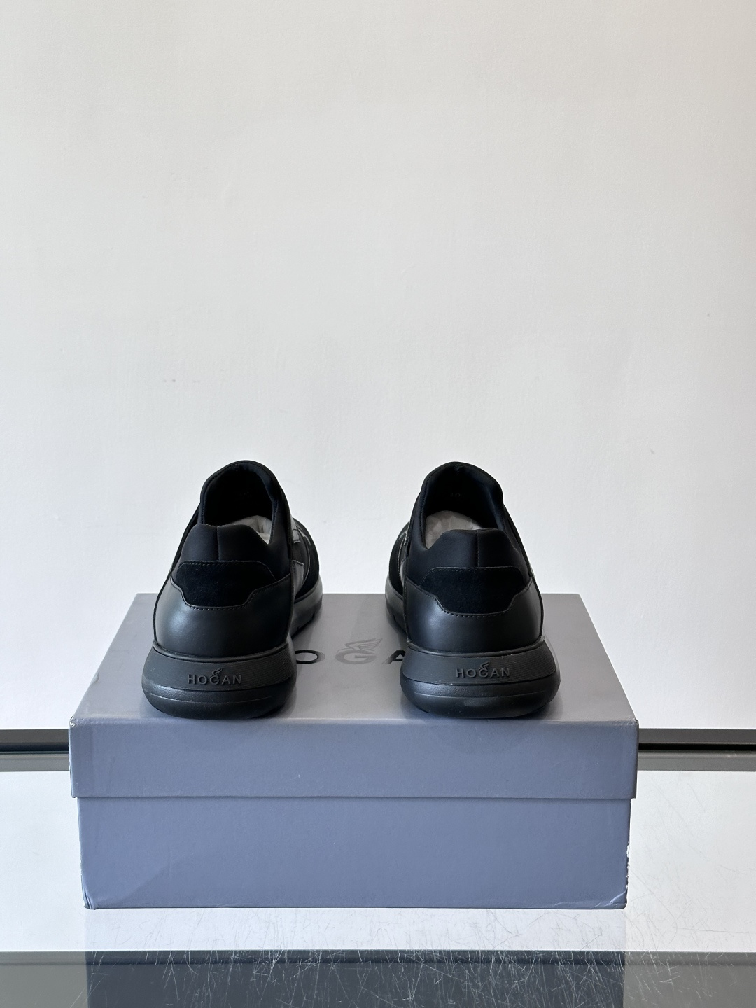 Hogan 男士运动鞋，意大利制造，多色拼接设计，织物+牛皮+橡胶鞋底，轻便透气又耐穿。一脚蹬+记忆棉鞋