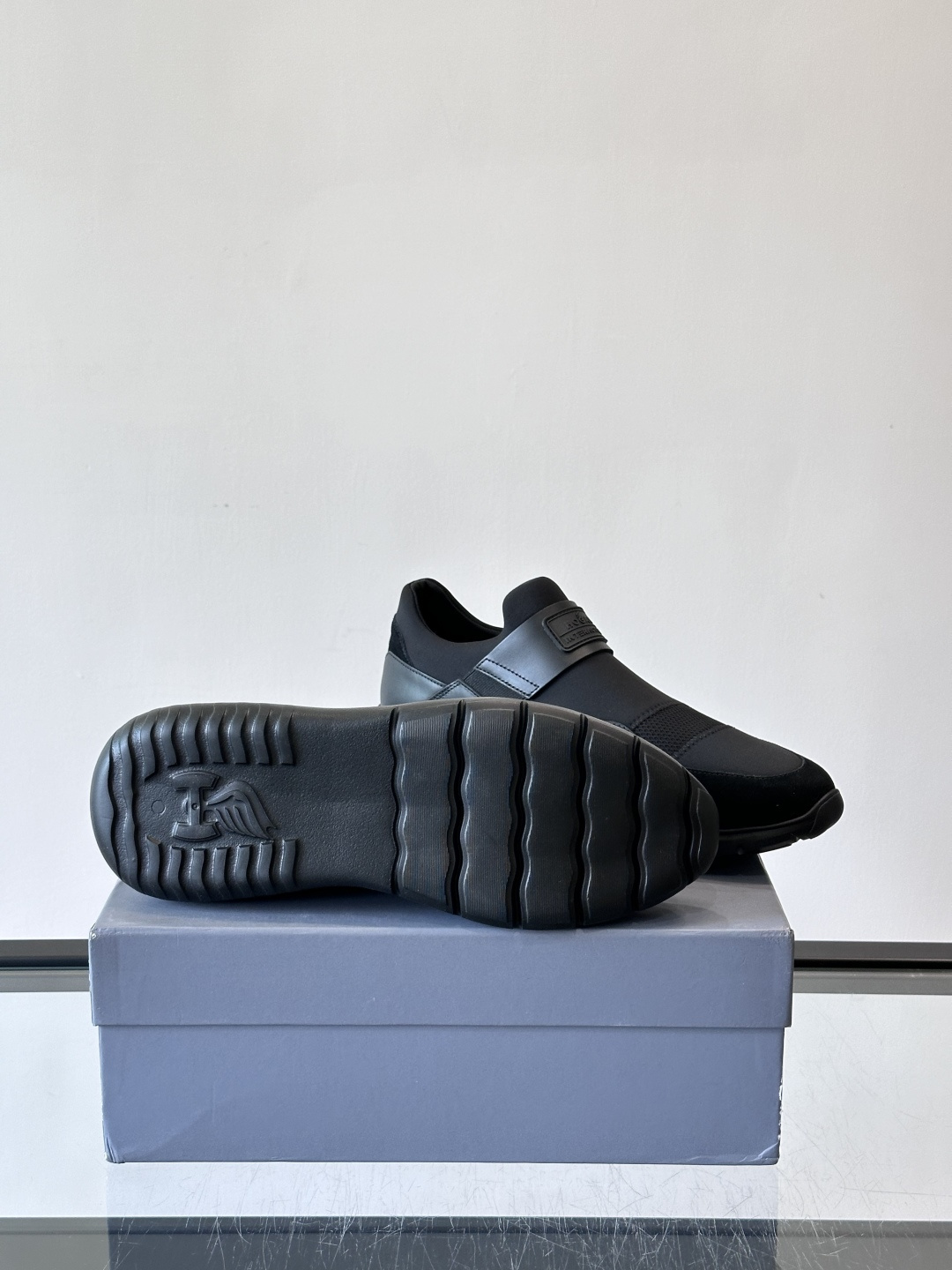 Hogan 男士运动鞋，意大利制造，多色拼接设计，织物+牛皮+橡胶鞋底，轻便透气又耐穿。一脚蹬+记忆棉鞋