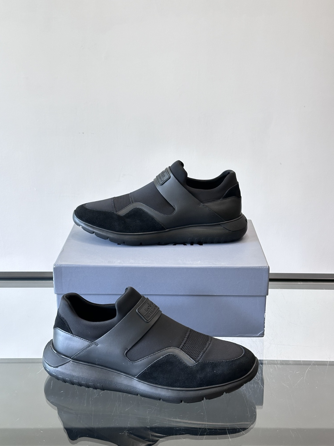 Hogan 男士运动鞋，意大利制造，多色拼接设计，织物+牛皮+橡胶鞋底，轻便透气又耐穿。一脚蹬+记忆棉鞋