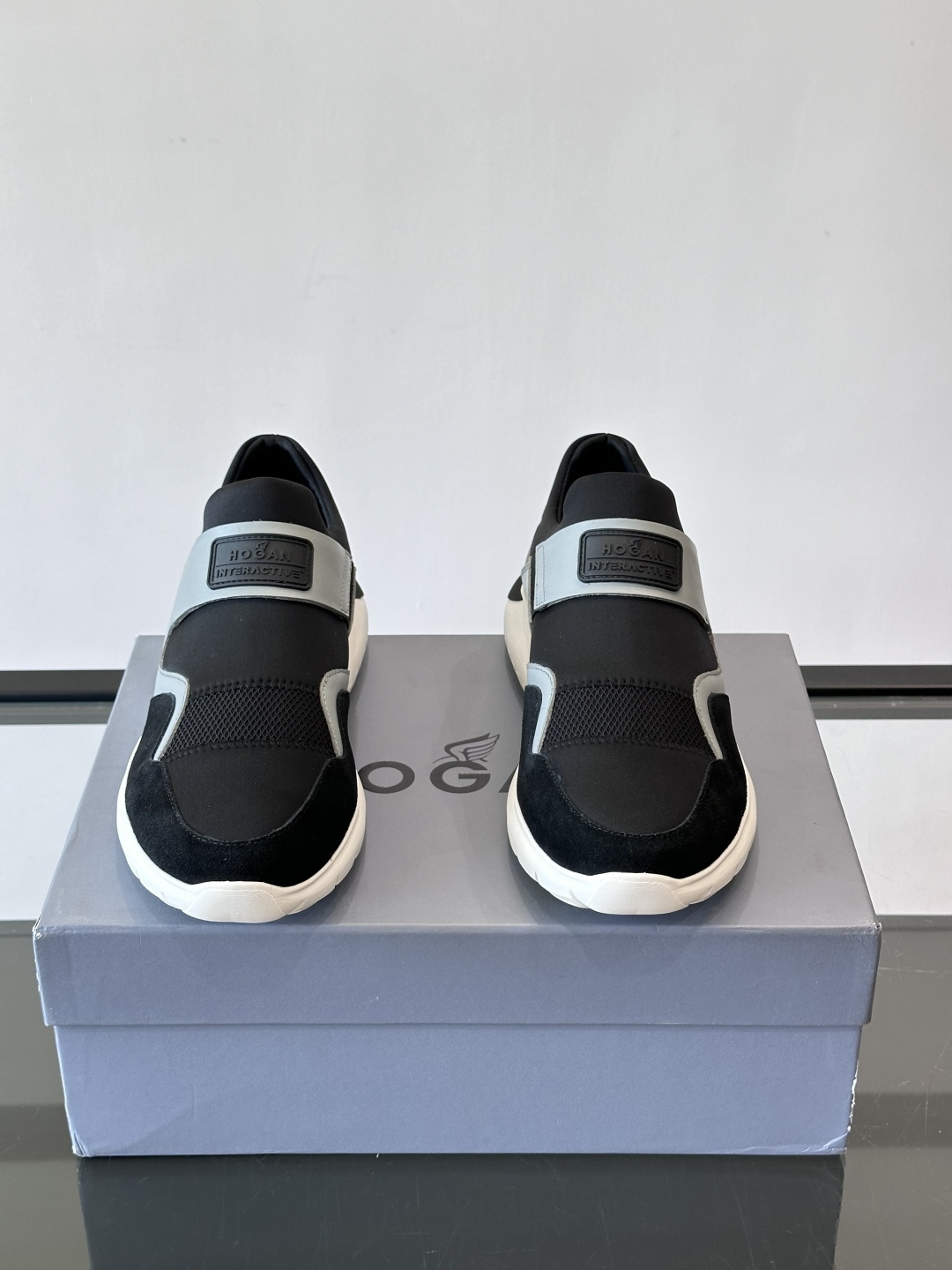 Hogan 男士运动鞋，意大利制造，多色拼接设计，织物+牛皮+橡胶鞋底，轻便透气又耐穿。一脚蹬+记忆棉鞋