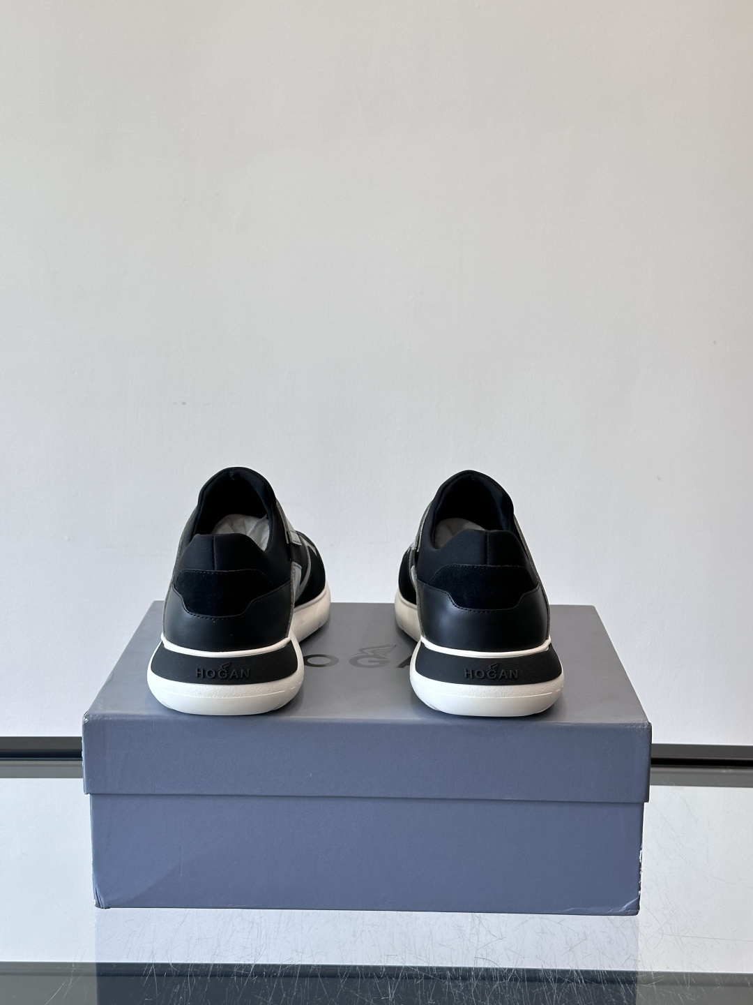 Hogan 男士运动鞋，意大利制造，多色拼接设计，织物+牛皮+橡胶鞋底，轻便透气又耐穿。一脚蹬+记忆棉鞋