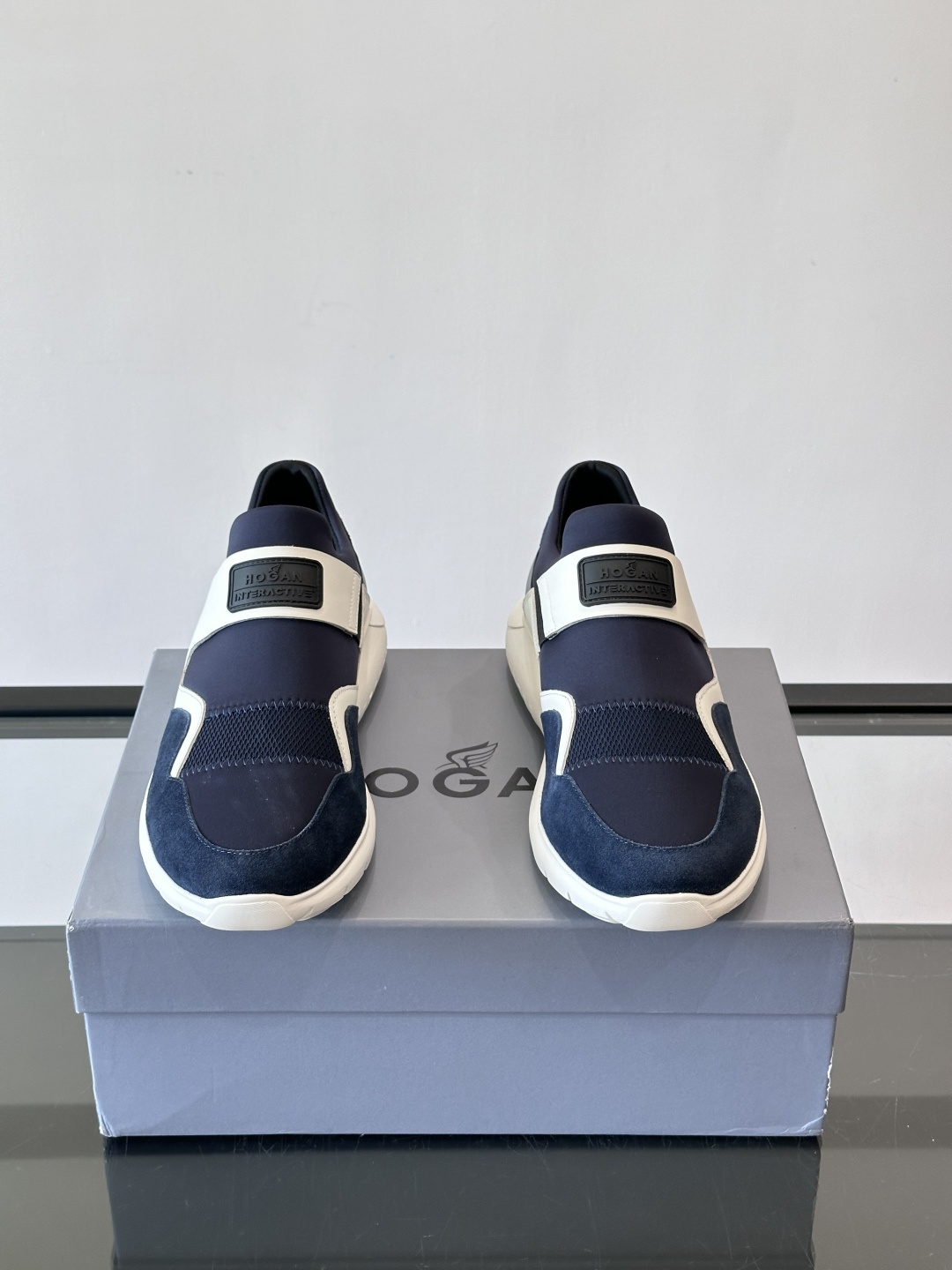 Hogan 男士运动鞋，意大利制造，多色拼接设计，织物+牛皮+橡胶鞋底，轻便透气又耐穿。一脚蹬+记忆棉鞋