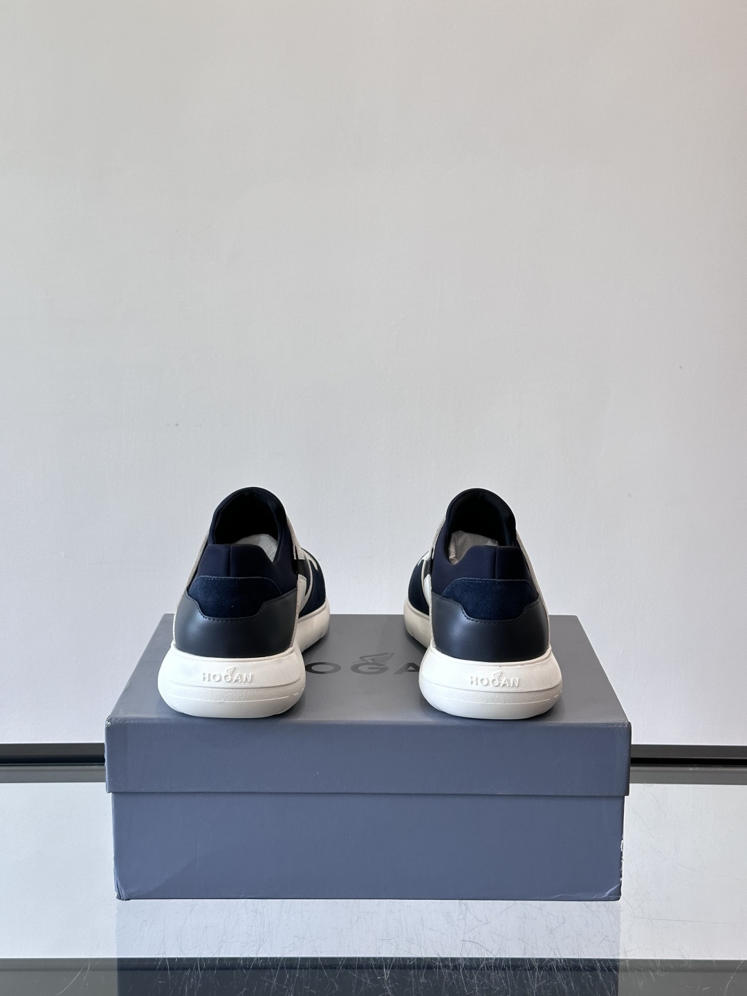 Hogan 男士运动鞋，意大利制造，多色拼接设计，织物+牛皮+橡胶鞋底，轻便透气又耐穿。一脚蹬+记忆棉鞋