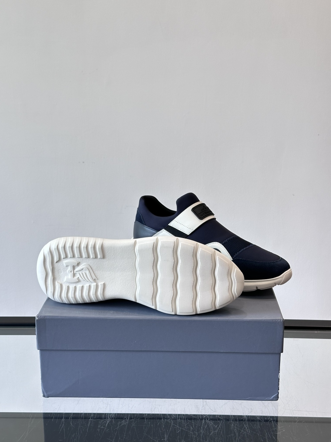 Hogan 男士运动鞋，意大利制造，多色拼接设计，织物+牛皮+橡胶鞋底，轻便透气又耐穿。一脚蹬+记忆棉鞋