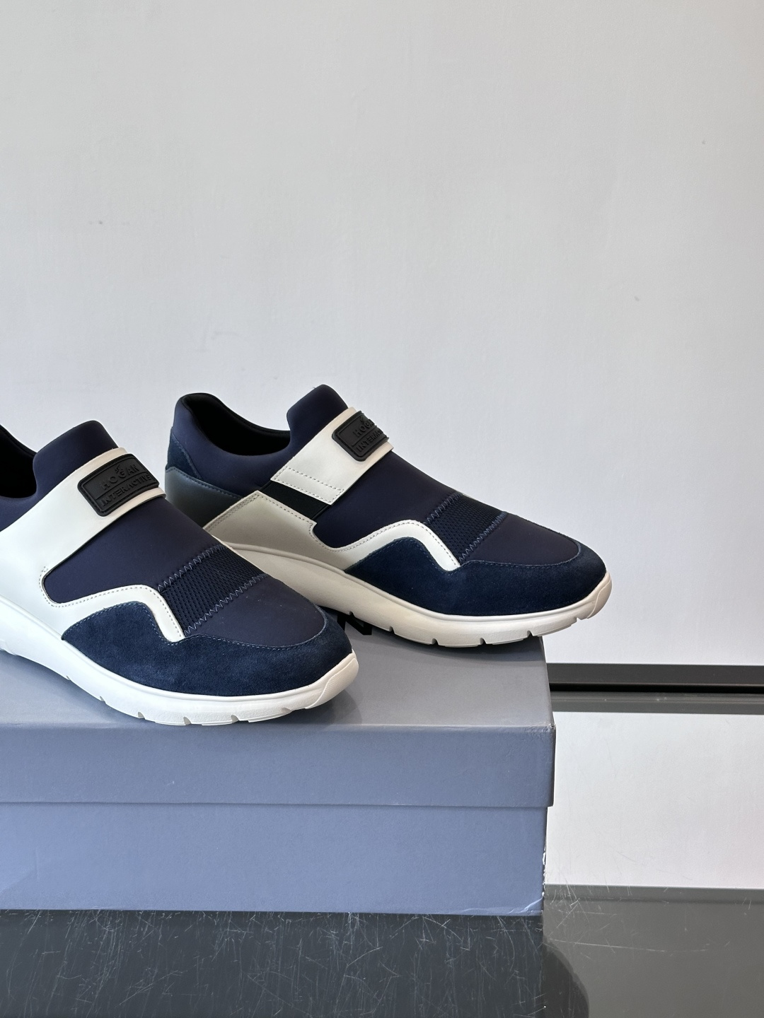 Hogan 男士运动鞋，意大利制造，多色拼接设计，织物+牛皮+橡胶鞋底，轻便透气又耐穿。一脚蹬+记忆棉鞋