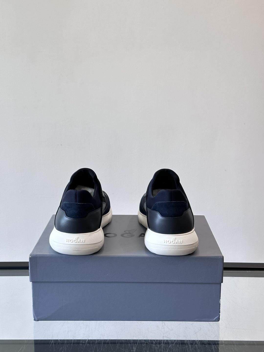 Hogan 男士运动鞋，意大利制造，多色拼接设计，织物+牛皮+橡胶鞋底，轻便透气又耐穿。一脚蹬+记忆棉鞋