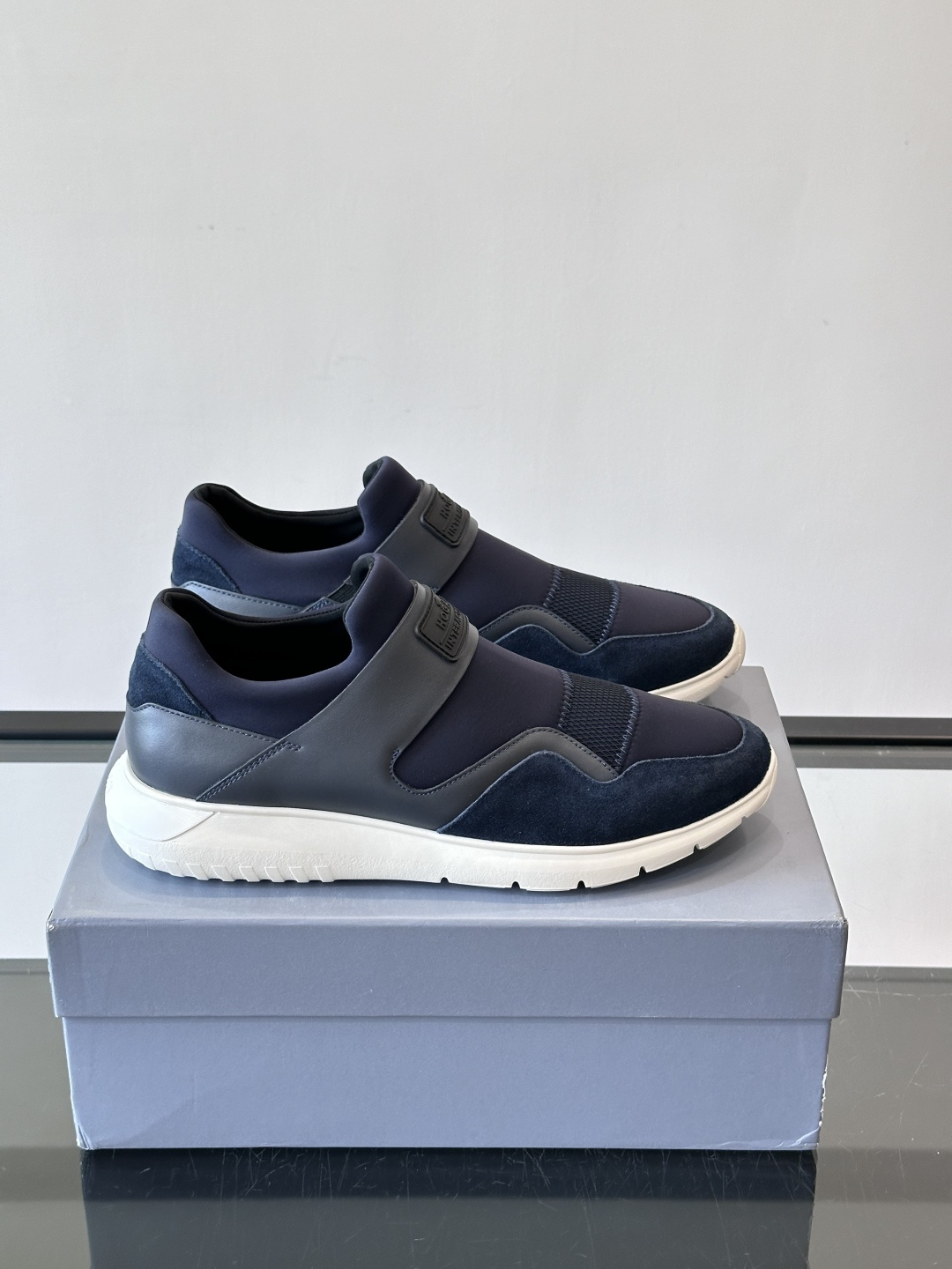 Hogan 男士运动鞋，意大利制造，多色拼接设计，织物+牛皮+橡胶鞋底，轻便透气又耐穿。一脚蹬+记忆棉鞋