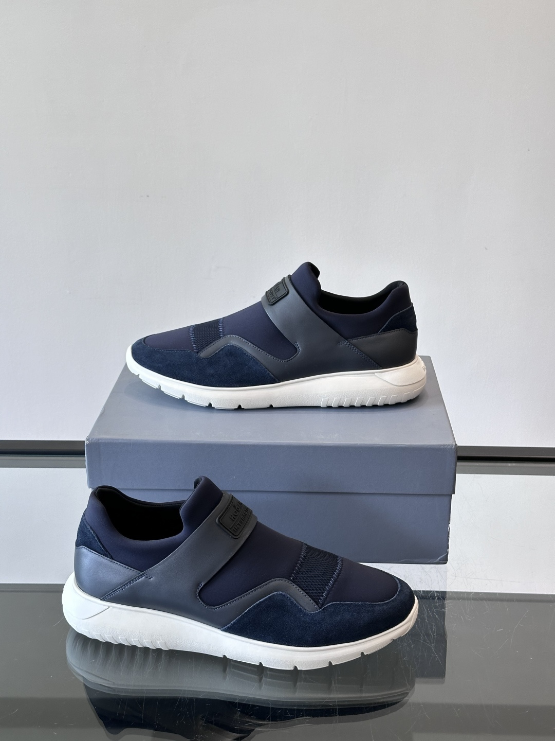 Hogan 男士运动鞋，意大利制造，多色拼接设计，织物+牛皮+橡胶鞋底，轻便透气又耐穿。一脚蹬+记忆棉鞋