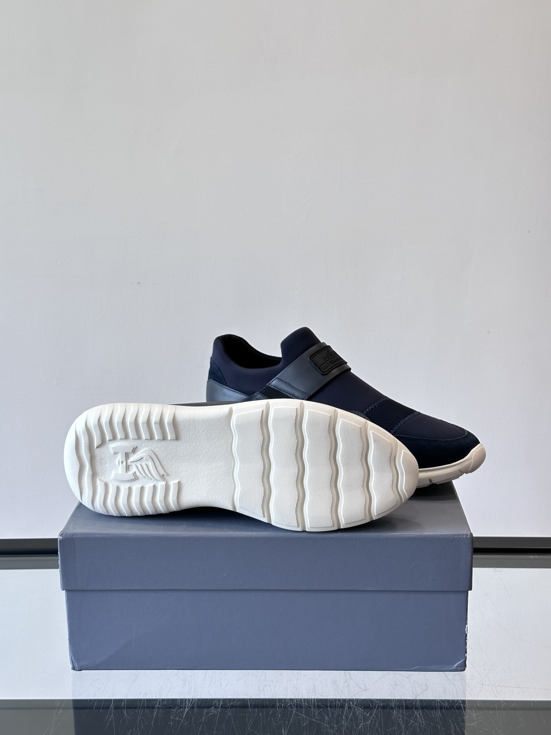 Hogan 男士运动鞋，意大利制造，多色拼接设计，织物+牛皮+橡胶鞋底，轻便透气又耐穿。一脚蹬+记忆棉鞋