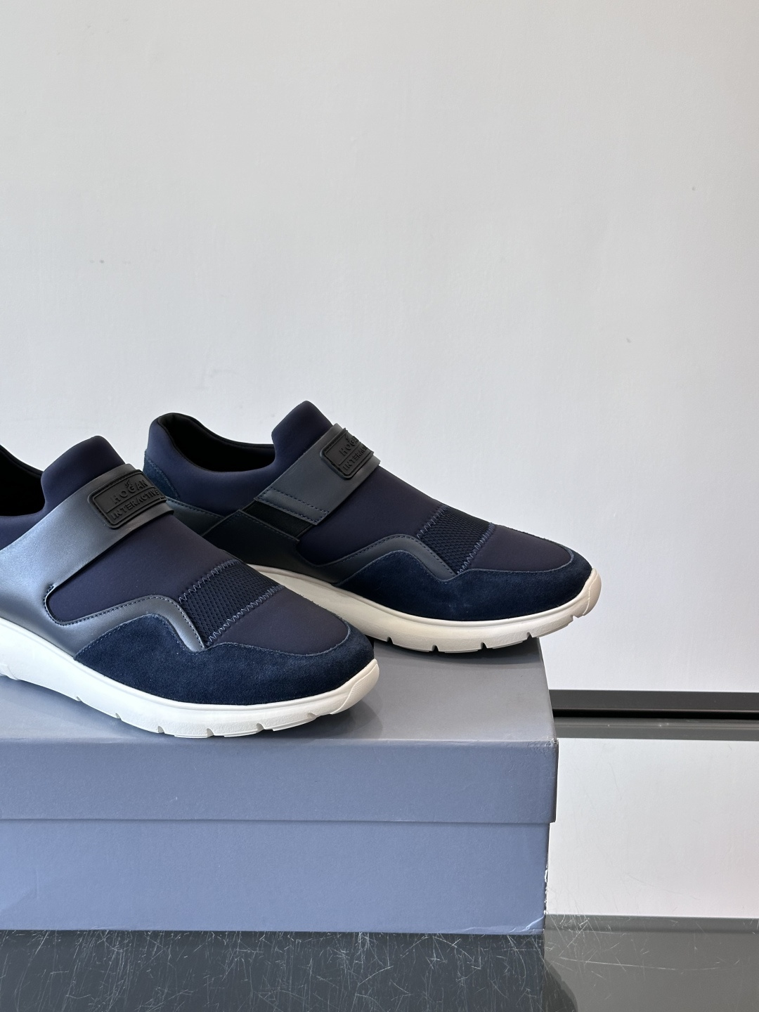 Hogan 男士运动鞋，意大利制造，多色拼接设计，织物+牛皮+橡胶鞋底，轻便透气又耐穿。一脚蹬+记忆棉鞋