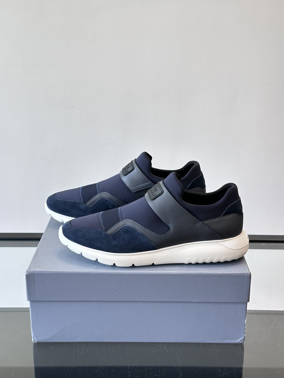 Hogan 男士运动鞋，意大利制造，多色拼接设计，织物+牛皮+橡胶鞋底，轻便透气又耐穿。一脚蹬+记忆棉鞋