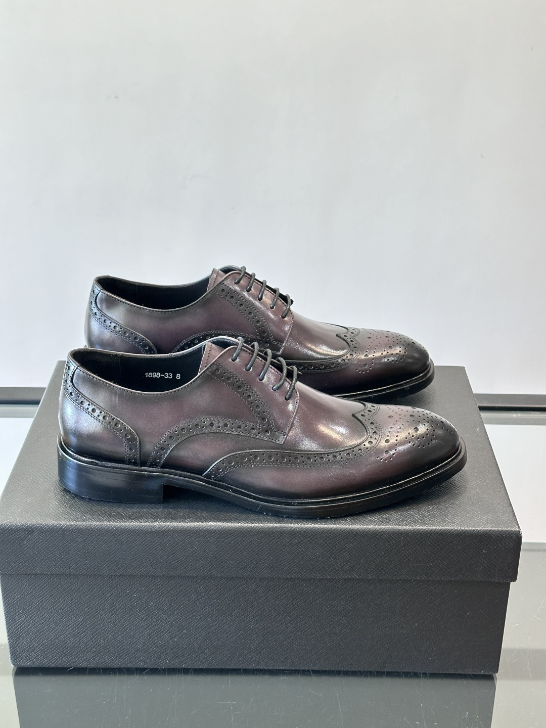 Prad*家新款🆕 男士休闲皮鞋✔️选用进口头层黑色小牛皮材质，质感满满，挺括和圆形鞋头设计, 原版开模